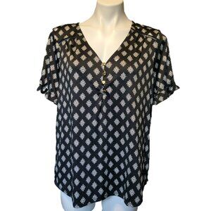 ❤️ 4/$20 AUW top Women's large Black white Ruffle sleeves V-neck Shoulder detail